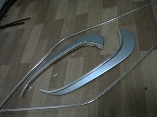 ขายชุดคิ้วกับพระจัน e30 4ประตู สภาพok ราคา900 โทร0924462525โส กทม