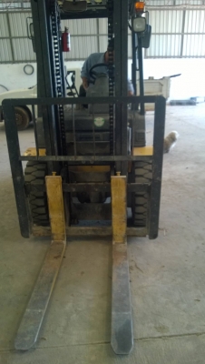 ขายรถยก โคมัสสุ 3 ตัน / ยกสูง 3 เมตร / งายาว 1070 ม.ม. ( ซื้อมาป้ายแดงครับใช้งานมือเดียว )