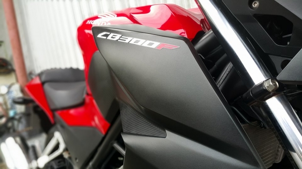 CB300f 2015 สีแดงสด รถบ้านใช้งานน้อย แต่งพอสวยงาม ต่อรองได้ครับ CB300f 2015 สีแดงสด รถบ้านใช้งานน้อย แต่งพอสวยงาม ต่อรองได้ครับ