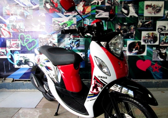 Fino i sport สีแดงขาว ระบบหัวฉีด ช่วยประหยัดน้ำมัน ( ผ่อนได้ ดาวน์ 3,000 บาท ) แถม 4 รายการ 28900