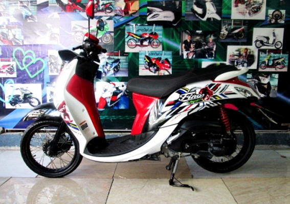Fino i sport สีแดงขาว ระบบหัวฉีด ช่วยประหยัดน้ำมัน ( ผ่อนได้ ดาวน์ 3,000 บาท ) แถม 4 รายการ 28900 Fino i sport สีแดงขาว ระบบหัวฉีด ช่วยประหยัดน้ำมัน ( ผ่อนได้ ดาวน์ 3,000 บาท ) แถม 4 รายการ 28900