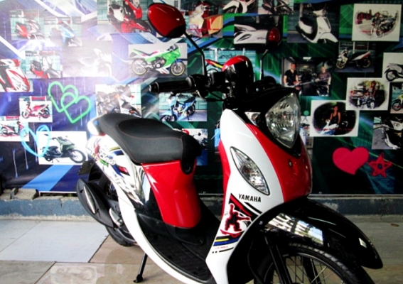Fino i sport สีแดงขาว ระบบหัวฉีด ช่วยประหยัดน้ำมัน ( ผ่อนได้ ดาวน์ 3,000 บาท ) แถม 4 รายการ 28900