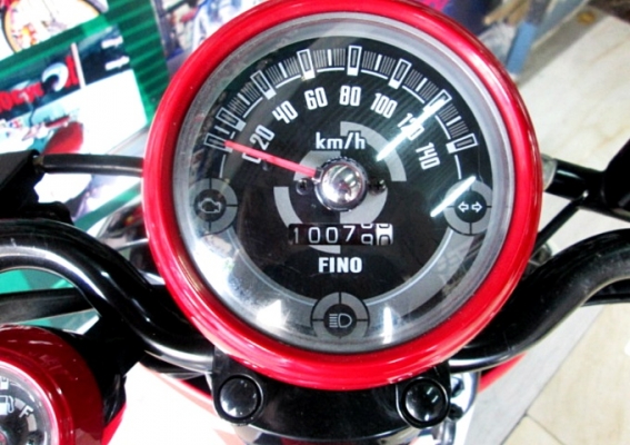 Fino i sport สีแดงขาว ระบบหัวฉีด ช่วยประหยัดน้ำมัน ( ผ่อนได้ ดาวน์ 3,000 บาท ) แถม 4 รายการ 28900