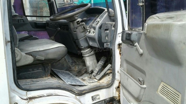 HINO 6 ล้อ FB4J 140 แรงม้า  ปีจดทะเบียน 2540