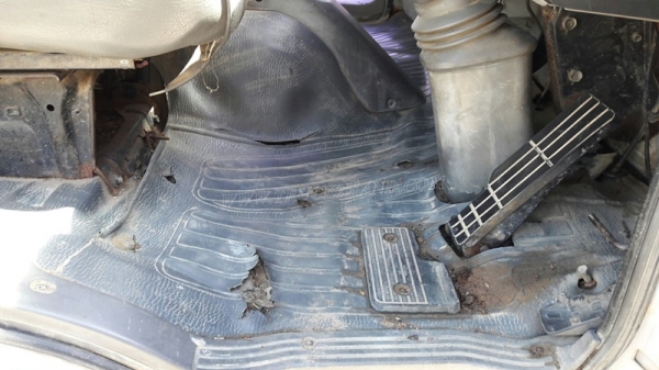 HINO 6 ล้อ FB4J 140 แรงม้า  ปีจดทะเบียน 2540