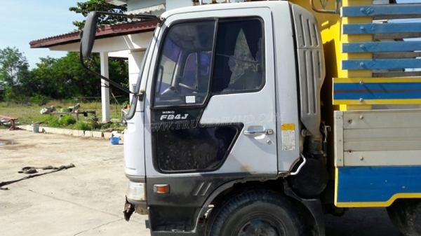 HINO 6 ล้อ FB4J 140 แรงม้า  ปีจดทะเบียน 2540