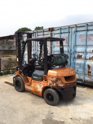ขายรถยกโฟร์คลิฟท์TOYOTA7FD-25 ขายรถยกโฟร์คลิฟท์TOYOTA7FD-25