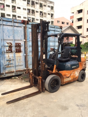 ขายรถยกโฟร์คลิฟท์TOYOTA7FD-25 ขายรถยกโฟร์คลิฟท์TOYOTA7FD-25