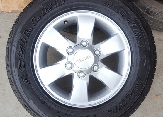 ขายล้อISUZU ขอบ 16 ยาง215/70/16   4 ล้อ    ล้อทำสีใหม่อย่างเดียวไม่มีแก้แตกร้าว ไม่มีปิ่น   +ยาง215/70/16 ปี 14/2เส้น+ปี13/2เส้น ACHILLES ดอกสวยตามรูปแน่นอน  ราคาพร้อม เปลี่ยน ถ่วง **รับบัตรเครดิตทุกธนาคาร**  (ส่งต่างจังหวัด)   รัก 0851612347  *** LINE**I