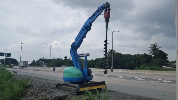 สว่านเจาะดินใส่pc200....320