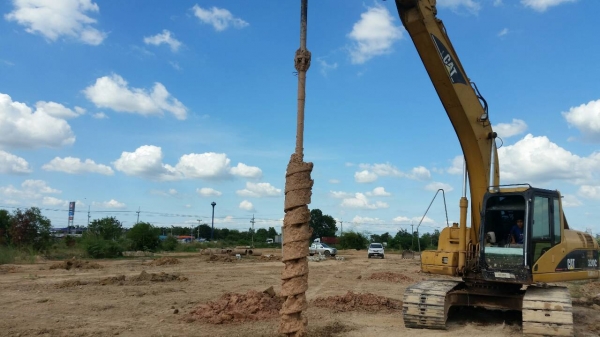 สว่านเจาะดินใส่pc200....320