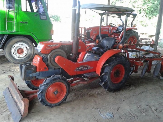 รถไถ่สวยๆๆ14แรง ดันหน้าพาล4คราด ล้อเหล้ก