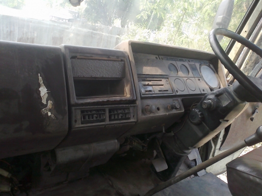 ขายด่วนถูกๆหกล้อ หัวเดิม ครัชซีเดิม เครื่องเดิมหน้ากากทอง ของห้างแท้ๆรถสวยเดิมๆ ยาว 7 เมตรครึ่ง พร้อมใช้งาน Hino FF177 KA เครื่อง EH700  ซื้อไปไม่ต้องทำอะไร ใช้งานได้เลย