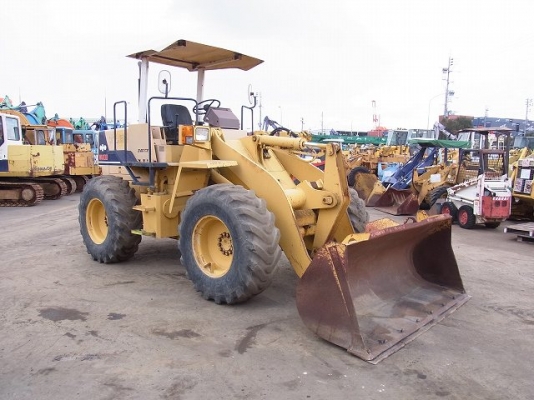 รถตักล้อยาง  WA100-1-34060  ชั่วโมงน้อย  ซีเรียลสูงมาก  กำลังเดินทางเข้าไทย  โทร.081-373-0059