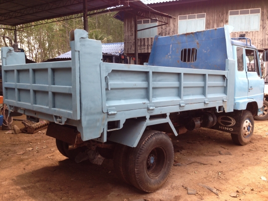 HINO FD 168 HP EH700 หกล้อดั๊มพ์ กระบะดั๊มพ์เหล็ก 6 ตันยาว 3.60 เมตรพื้นกับฝาข้างไม่มีผุสภาพดี เครื่องแน่นดี ภายในเก๋งคอนโซลครบพร้อม พวงมาลัยเพาเวอร์ ช่วงล่างใหญ่ยาง 8.25 ขอบ 16 สภาพดีพร้อมใช้งาน เอกสารทะเบียนภาษีครบพร้อมโอน ราคาต่อรองได้ครับ