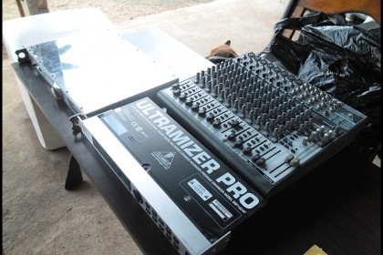 ขาย เครื่องส่งสัญญาณวิทยุกระจายเสียง ไม่มีเสาอากาศ ขายถูกๆด่วนๆ