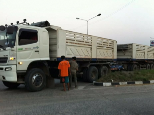 HINO MEGA Serie 500 - 380 HP EURO2 ปลายปี 51 รถพ่วงแม่+ลูก กระบะดั๊มพ์เหล็ก 12 ตันของสามมิตรลอนเฉียงสภาพอย่างสวยทั้งแม่ทั้งลูก ลูก 3 คานดั๊มพ์ความยาว 6.50 เมตร เครื่องดี ภายในเก๋งสวยครบ เครื่องเสียง แอร์ พ.เพาเวอร์ ก.ไฟฟ้า เบรคทริ๊ปฟี้ครบครัน ช่วงล่างแน่น