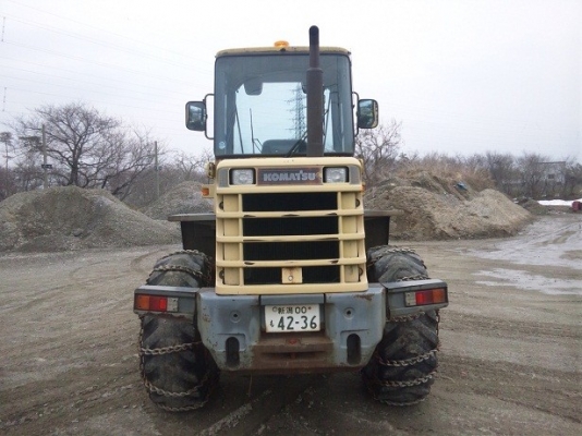 รถตักล้อยาง  WA100-3-51675  มีตู้เก๋ง เครื่อง 6 สูบ กำลังเดินทางเข้าไทย  โทร.081-373-0559