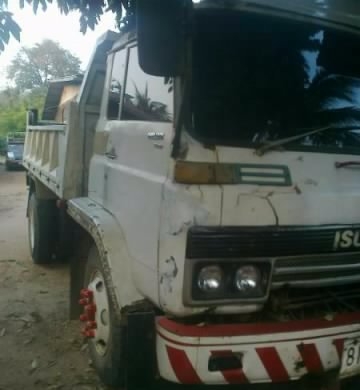 ISUZU JCM 145 HP 6BB1 หกล้อดั๊มพ์ ช่วงล่างยาง 9.00 ขอบ 20 สภาพสวยพร้อมใช้งาน เครื่องแน่นแรงดี ภายในเก๋งอุปกรณ์ภายในครบพร้อมไม่มีผุกร่อน พวงมาลัยเพาเวอร์ ช่วงล่างคัชซีสวยไม่มีบวม กระบะดั๊มพ์เหล็ก 6 ตันความยาว 3.80 เมตรสภาพดีพ