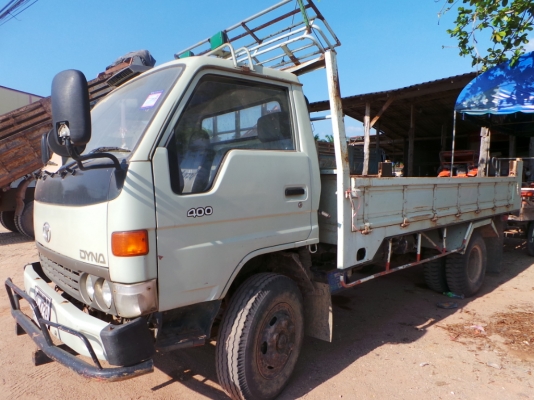 TOYOTA  DYNA 400  รถหกล้อดั้ม มีเล่มทะบียน  ค่ะ