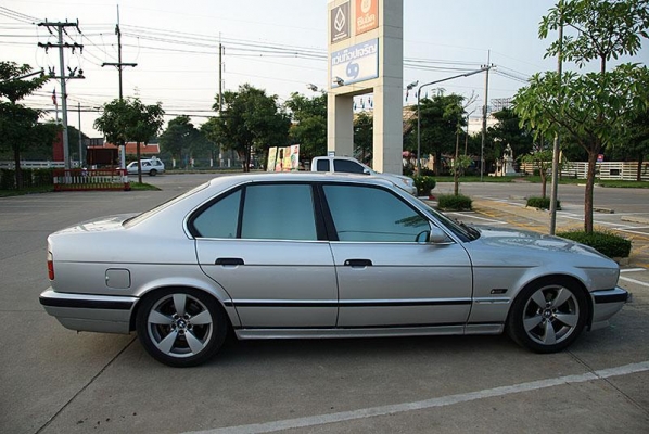 BMW 525IA ตัว V NOSE สภาพเดิมๆ โครตสวย BMW 525IA ตัว V NOSE สภาพเดิมๆ โครตสวย