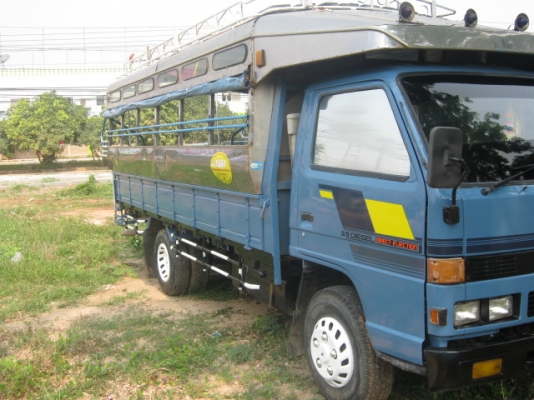 ขาย อีซูซุ NPR รถรับส่งนักเรียนคุณฉลองชัย0878515148