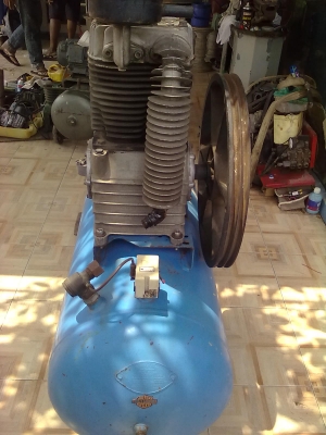 เครื่องปั๊มลม ยี่ห้อ jel 10 แรง ถัง 270 ลิตร ของประเทศอิตาลี เครื่องปั๊มลม ยี่ห้อ jel 10 แรง ถัง 270 ลิตร ของประเทศอิตาลี