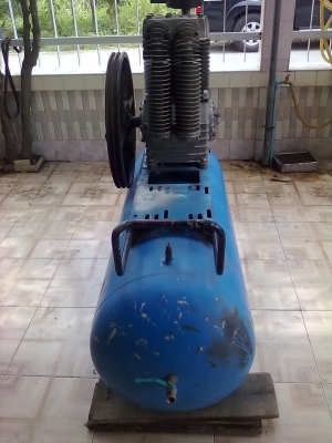 เครื่องปั๊มลม ยี่ห้อ jel 10 แรง ถัง 270 ลิตร ของประเทศอิตาลี เครื่องปั๊มลม ยี่ห้อ jel 10 แรง ถัง 270 ลิตร ของประเทศอิตาลี