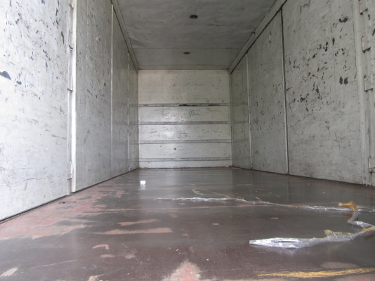 ISUZU-เดทก้าP2ปี48ตู้10บานไม่มีเสากลาง-รถห้าง