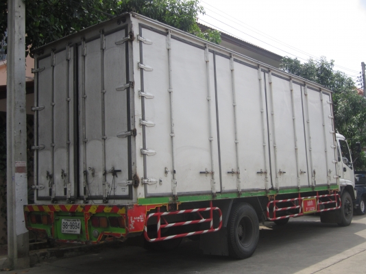 ISUZU-เดทก้าP2ปี48ตู้10บานไม่มีเสากลาง-รถห้าง