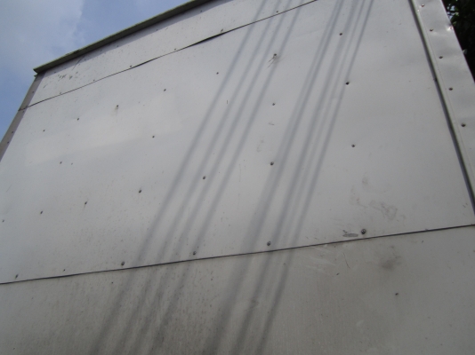 ISUZU-เดทก้าP2ปี48ตู้10บานไม่มีเสากลาง-รถห้าง