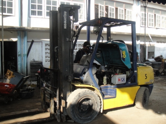 ขายรถฟอร์คลิฟท์ KOMATSU FD30-14 สภาพดี สนใจติดต่อคุณรัตนศักดิ์ โทร.081-7621704