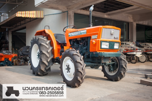 มือสองญี่ปุ่น Kubota L4202DT 4WD เครื่องคูโบต้า 4 สูบ ทำสีใหม่ พร้อมใช้งาน