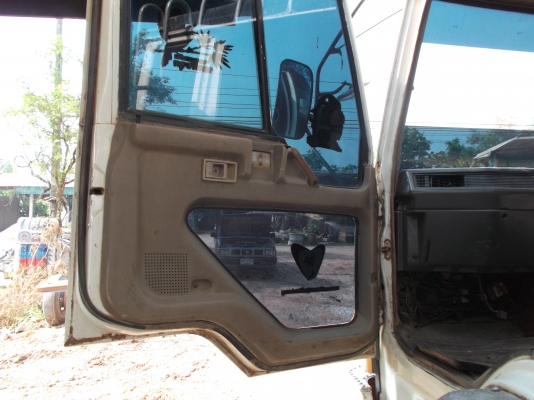 ขายด่วนรถสิบล้อหลงโบสองเผลาดรั้มเครื่อง6D16220แรงม้า