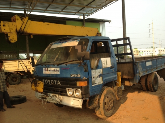 TOYOTA DYNA BU91 - 115 HP รถบรรทุกติดเครน 3 ตัน 3 ปลอกยืด สภาพดีพร้อมใช้งานได้เลย กระบะเหล็กคาร์โก้ยาว 4.30 เมตร ช่วงล่างใหญ่คัชซีดี พร้อมบรรทุกพร้อมใช้งาน เอกสารเล่มืะเบียนครบพร้อมโอน ราคาต่อรองได้ครับ