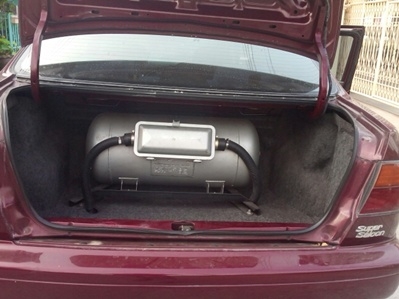 NISSAN SUNNY 1.6 SALOON AUTO ปี 1997 สีแดง สวย พร้อม ใช้  ติดแก๊สแล้ว