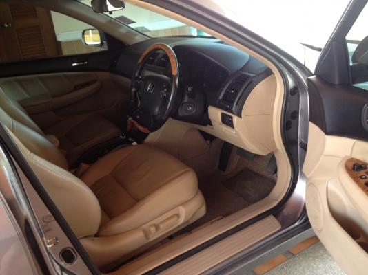 Honda Accord 3.0 V 6 ปี 03  ตัวท๊อป ใช้น้อย มือเดียวออกห้อง สมบูรณ์ทุกระบบ