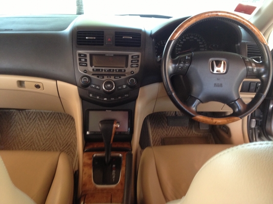 Honda Accord 3.0 V 6 ปี 03  ตัวท๊อป ใช้น้อย มือเดียวออกห้อง สมบูรณ์ทุกระบบ