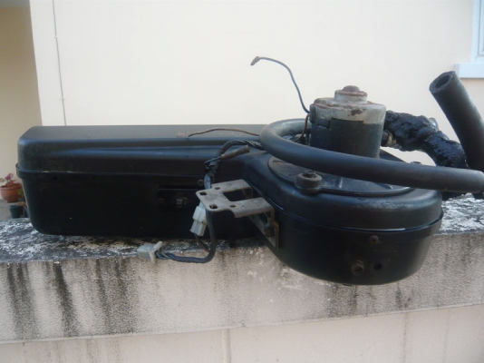 ขายตู้แอร์แขวนหน้าปรับได้แบบสามช่อง 1450 บาท