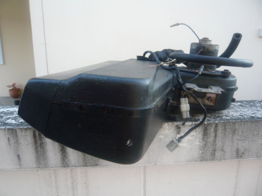 ขายตู้แอร์แขวนหน้าปรับได้แบบสามช่อง 1450 บาท