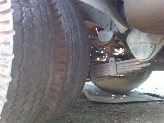 ขายรถ อิซูซุ 6 ล้อ ท้ายลาด กับ รถแบคโฮ 50 UU  สนใจติดต่อ 081 - 6079515