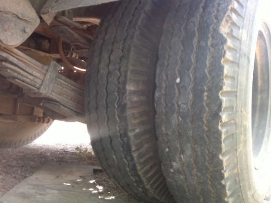 ขายรถ อิซูซุ 6 ล้อ ท้ายลาด กับ รถแบคโฮ 50 UU  สนใจติดต่อ 081 - 6079515