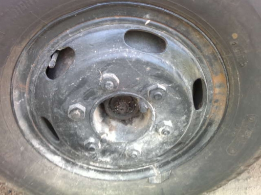 ขายรถ อิซูซุ 6 ล้อ ท้ายลาด กับ รถแบคโฮ 50 UU  สนใจติดต่อ 081 - 6079515