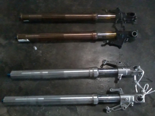 โช๊ค อัพไซด์ดาว ของ Suzuki gsxr 1000 สภาพสวยๆ ใสๆ ไม่มีตามดครับ