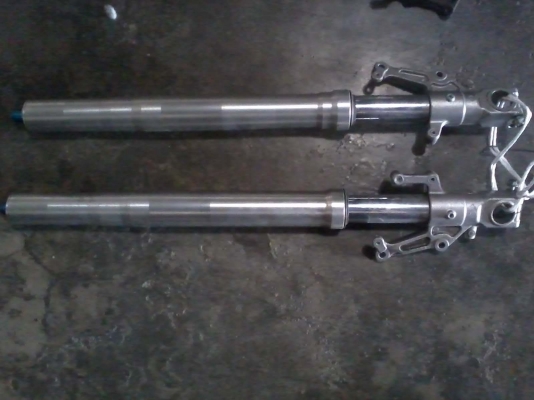 โช๊ค อัพไซด์ดาว ของ Suzuki gsxr 1000 สภาพสวยๆ ใสๆ ไม่มีตามดครับ