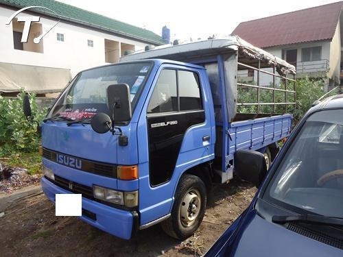 2545 ISUZU, รถบรรทุก 4 ล้อใหญ่   เกียร์ธรรมดา ทะเบียน นนทบุรี   รถสี่ล้อ NKR58E เครื่อง 4BE1R 3636 C.C หัวยกได้เครื่องดี  คัซซีสวย แอร์เย็น  ภายในสวย ทะเบียนไม่ติดเวลา