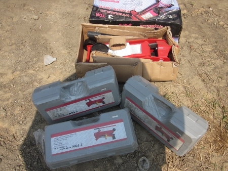 ขายเหมาล้างสต๊อก-แม่แรง 4 ตัว มีขนาด 3 ตัน 1 ตัว ขนาด 2 ตัน 3 ตัว (เป็นของใหม่) เพียง 12,000 บาทเท่านั้น