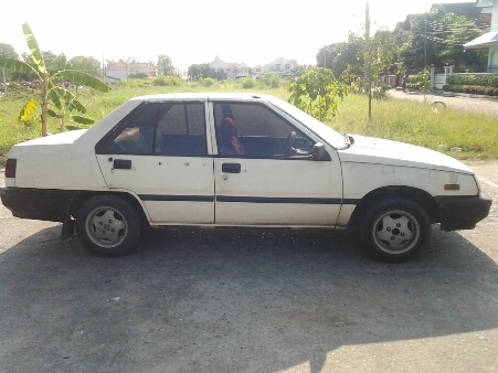 ขายรถยนต์ ปี88 มิตซูบิชิ แชมป์ เครื่อง1500cc. เกียร์ธรรมดา แอร์ ล้อแม็ก รถขับดี ช่วงล่างดี ขายถูกๆตามสภาพ (รถบ้านไม่ใช่แท็กซี่)