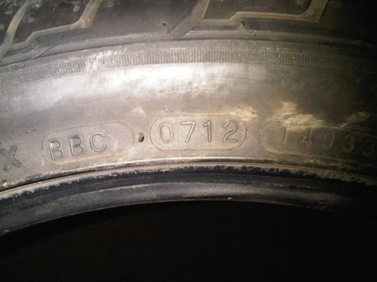 ขายยาง 205-45-17 ปี12 วิ่ง มาแค่ไม่ถึง3เดือน วิ่งน้อย ขายถูกๆ5000.-