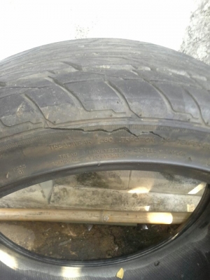ขายยาง 205-45-17 ปี12 วิ่ง มาแค่ไม่ถึง3เดือน วิ่งน้อย ขายถูกๆ5000.-